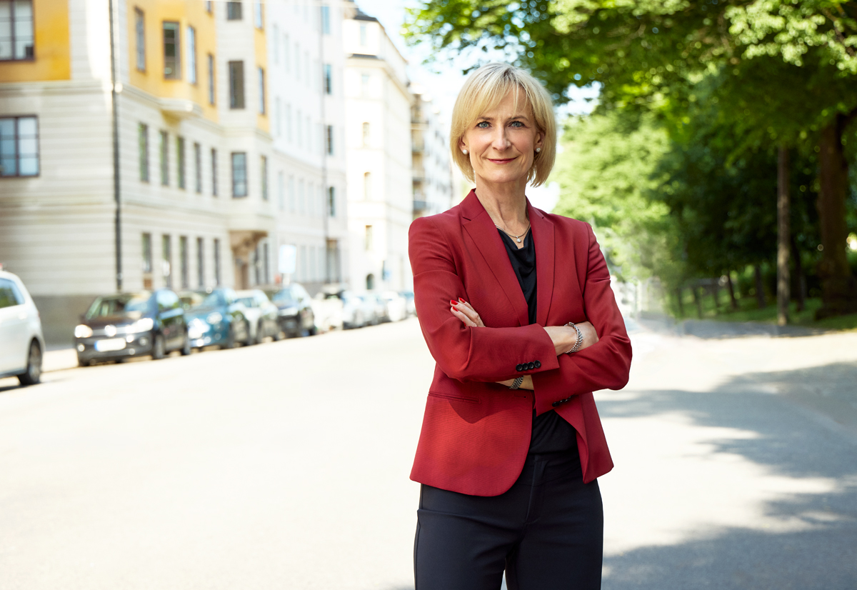 Öka trycket på myndigheternas tillståndsprövning